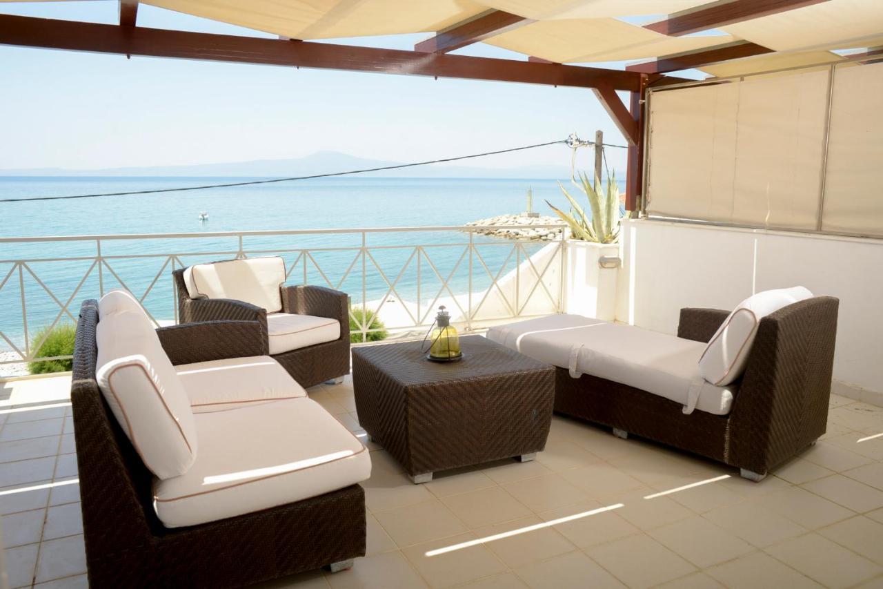 Agali 2 Superior Mezonet Front Of The Sea Apartment Akrogiali Exterior photo