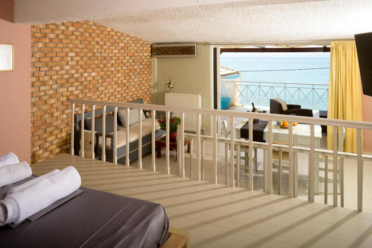 Agali 2 Superior Mezonet Front Of The Sea Apartment Akrogiali Exterior photo