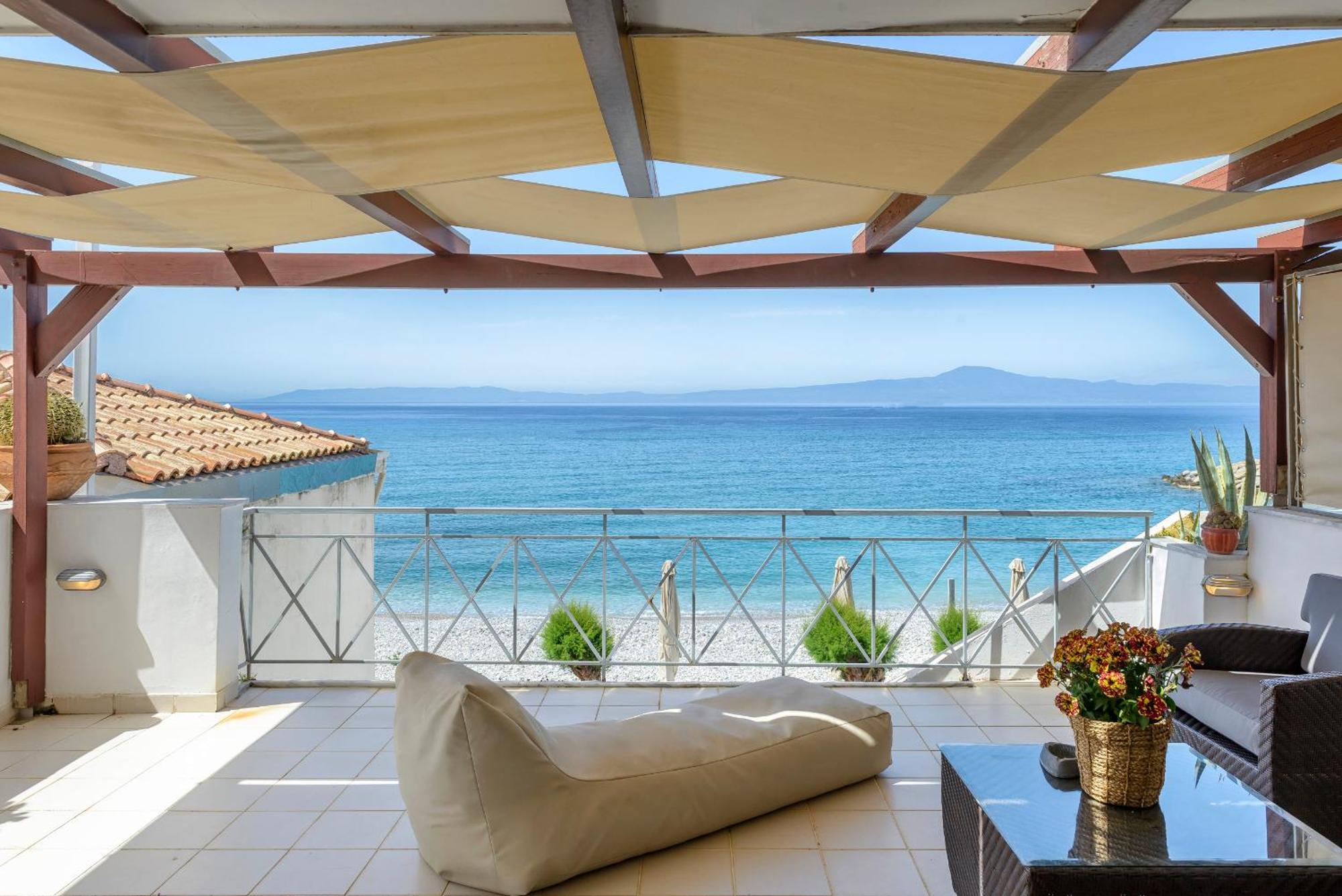 Agali 2 Superior Mezonet Front Of The Sea Apartment Akrogiali Exterior photo