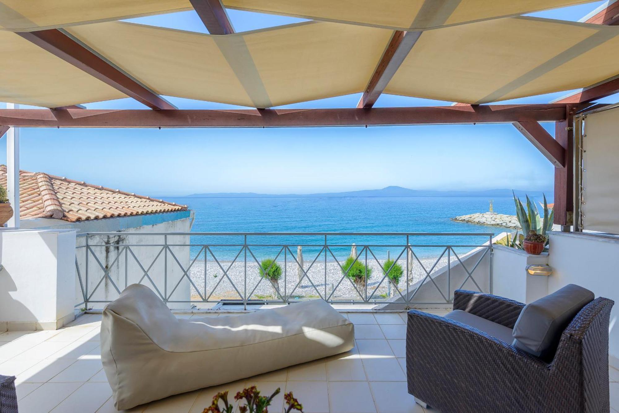 Agali 2 Superior Mezonet Front Of The Sea Apartment Akrogiali Exterior photo